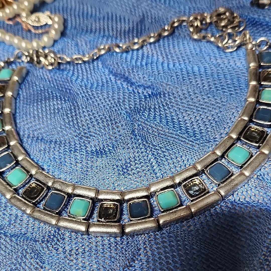 Elegant Silver And Blue Tile Necklace